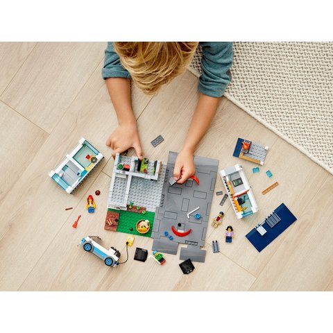 Конструктор LEGO City Современный дом для семьи (60291) Превью 9